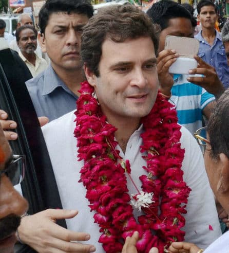 राहुल गांधी ने कहा, बिजली पानी देने की बजाय ढोलक बजा रहे हैं PM