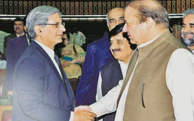 गंभीर खतरे में है पाकिस्तानी लोकतंत्र : राजनीतिक संदेश सुन पायेगी सेना?