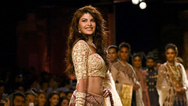 फिर से फैशन में पूरी बांह के ब्लाउज