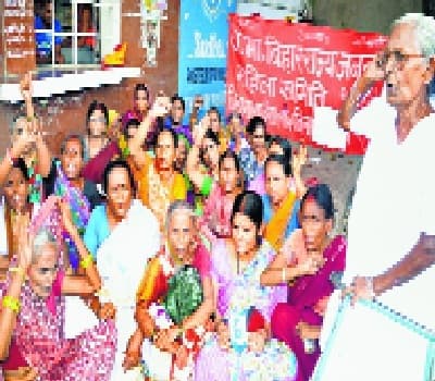 लोस-विस में महिलाओं को आरक्षण के लिए धरना