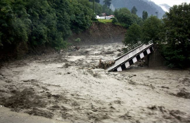 पाकिस्तान में मूसलधार बारिश में 160 लोगों की मौत