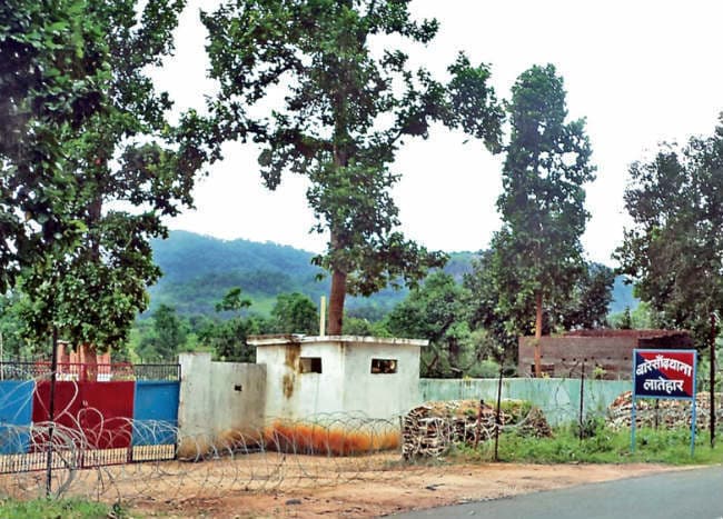 झारखंड: लातेहार के बारेसाढ़ थाने पर नक्सली हमला