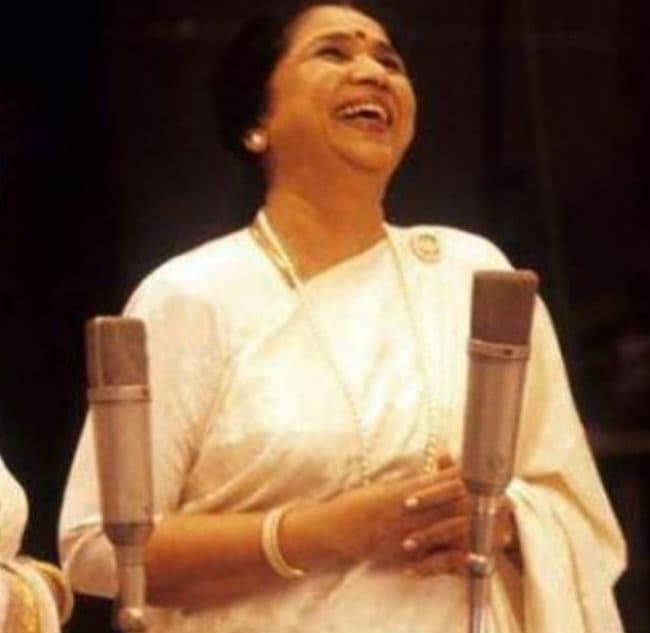 आशा हुई 81 साल की, लता ने दी बधाई