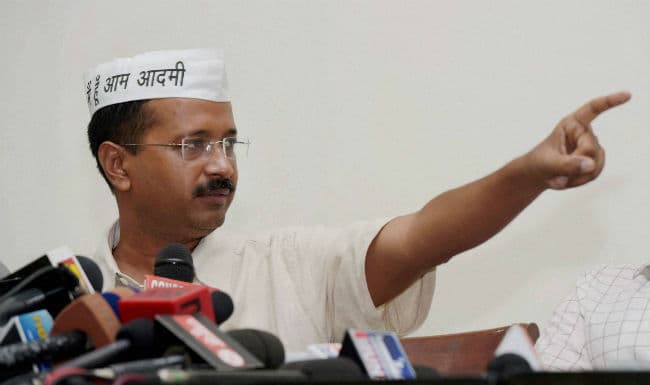 भाजपा के लिए बैटिंग कर रहे हैं नजीब जंग : केजरीवाल