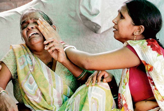 आठ सितंबर को जलायी गयी विवाहिता की देर रात मौत, सड़क पर उतरीं महिलाएं