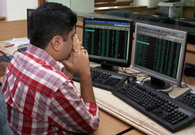 वैश्विक संकेतों के बीच बिकवाली के कारण सेंसेक्स 324, निफ्टी 134 अंक गिरा