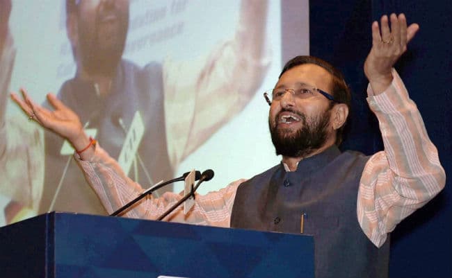 मंत्री प्रकाश जावेडकर उद्योगों के लिए लायेंगे कड़े पर्यावरण नियम