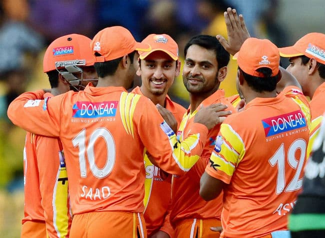 लाहौर ने डोल्फिंस को हराया