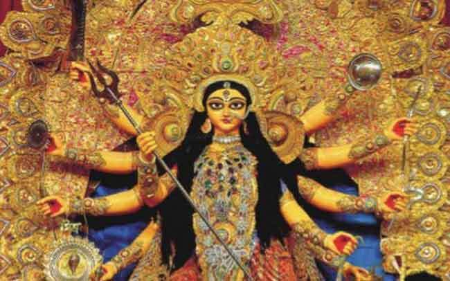 न मूर्ति बदली न परंपरा, आज खुलेंगे पूजा पंडालों के पट