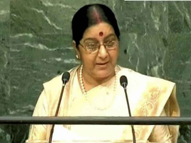 सुषमा का शरीफ को जवाब- आतंकवाद छोड़ो और बैठकर बात करो