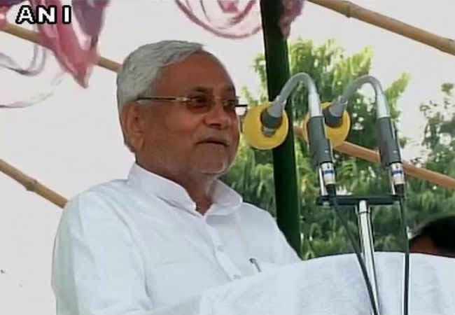 नीतीश ने कहा, मांझी को हटाया क्योंकि वह भाजपा की गोद में बैठे