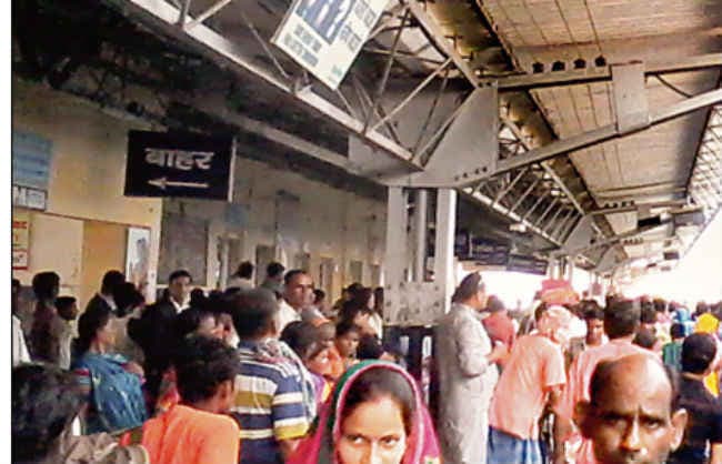 स्कूल में सब कुछ हुआ, पढ़ाई खत्म हो गयी