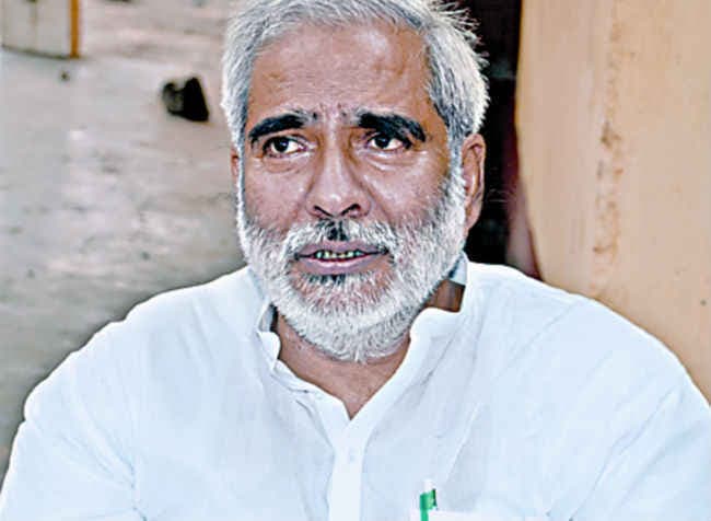 नेपाल में त्रासदी और पीएम कर रहे हैं विदेश भ्रमण : रघुवंश