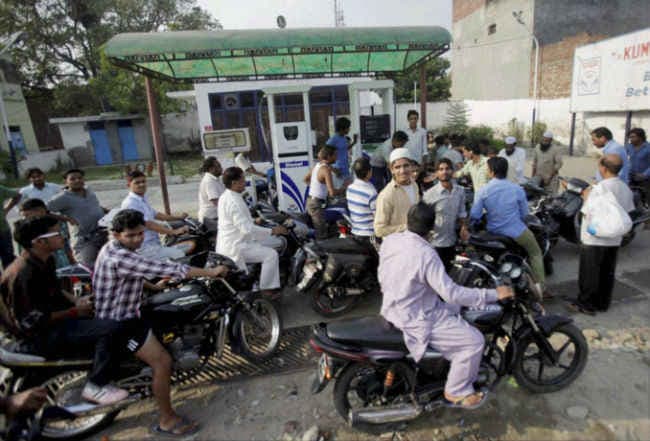कल से बढ़ सकते हैं पेट्रोल और डीजल के दाम