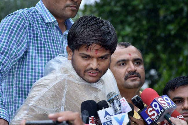 अमित शाह को हार्दिक पटेल की खुली चुनौती