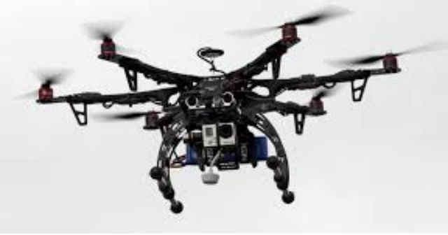 नो फ्लाइंग जोन में उड़ा ड्रोन, पुलिस अधिकारी सकते में