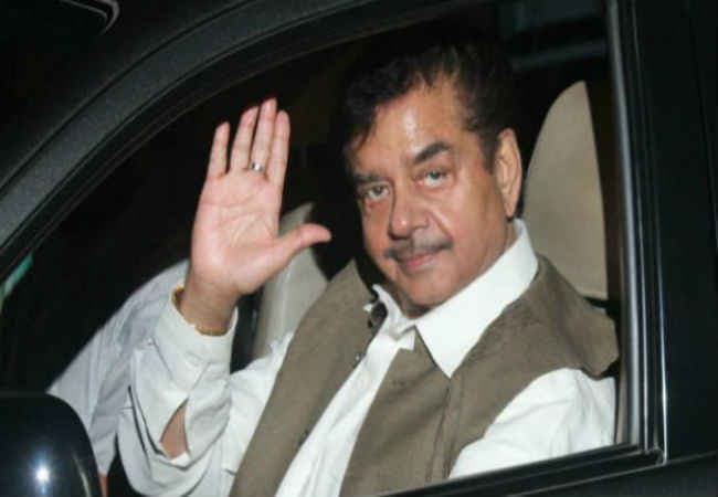 मोहन भागवत के आरक्षण वाले बयान पर शत्रुघ्न सिन्हा ने फोड़ा ट्वीट बम