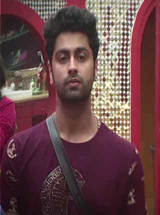 Bigg Boss 9 : अंकित गेरा हुए घर से बाहर, आज होगी बैग की नीलामी