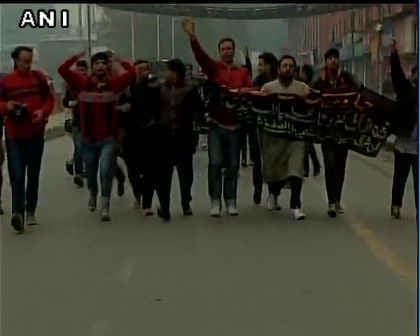 श्रीनगर में मुहर्रम का जुलूस बदला विरोध प्रदर्शन में