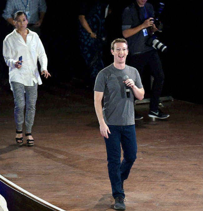 नेट निरपेक्षता के पक्ष में जुकरबर्ग