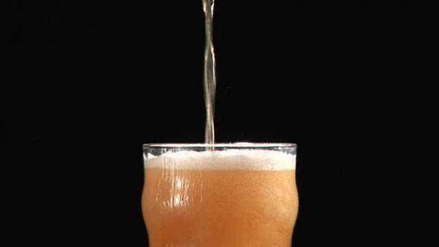 कौन है ज्यादा नुकसानदायक...बीयर या वाइन?