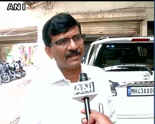 मुसलिम होने की वजह से शाहरुख को निशाना बनाना गलत : शिवसेना