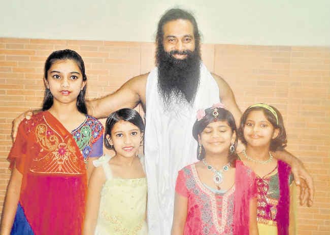 जीवन पथ पर सक्षम बनें सभी आचार्य, श्री रकुम स्कूल में बच्चों को स्वावलंबन की शिक्षा