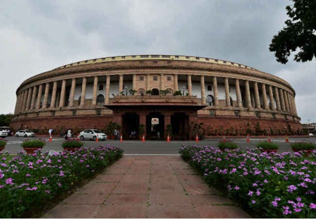 संसद का शीतकालीन सत्र 26 नवंबर से, कई मुद्दों पर सरकार को घेरने की तैयारी