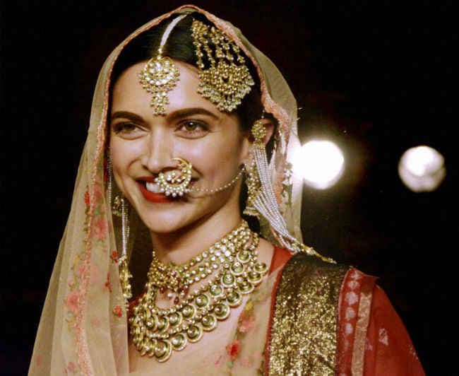 दीपिका पादुकोण एक अच्छी शास्त्रीय नर्तकी हैं : ईशा देओल