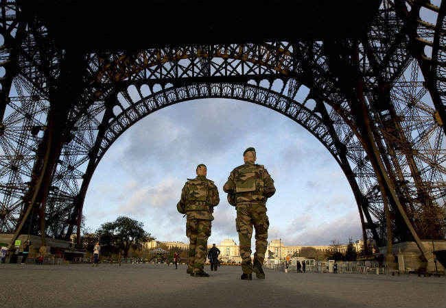 पेरिस हमलों के बाद पुलिस के जाल से बच निकला संदिग्ध हमलावर