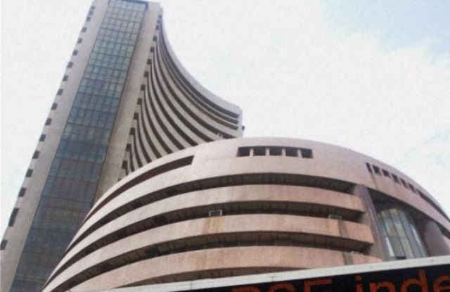 वैश्विक संकेतों से सेंसेक्स 104 अंक चढा