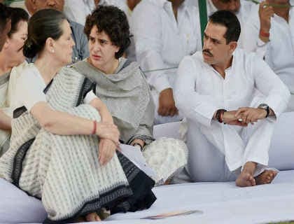 खट्टर ने दिये संकेत, ढींगरा आयोग की रिपोर्ट के बाद जेल जा सकते हैं रॉबर्ट वाड्रा