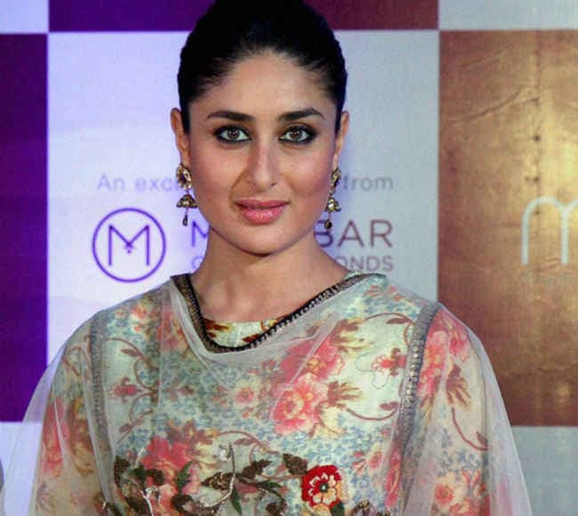 ..जब सीएम रमन सिंह ने करीना के साथ ली सेल्फी