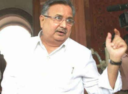 करीना कपूर के साथ सेल्फी लेकर फंसे रमन सिंह