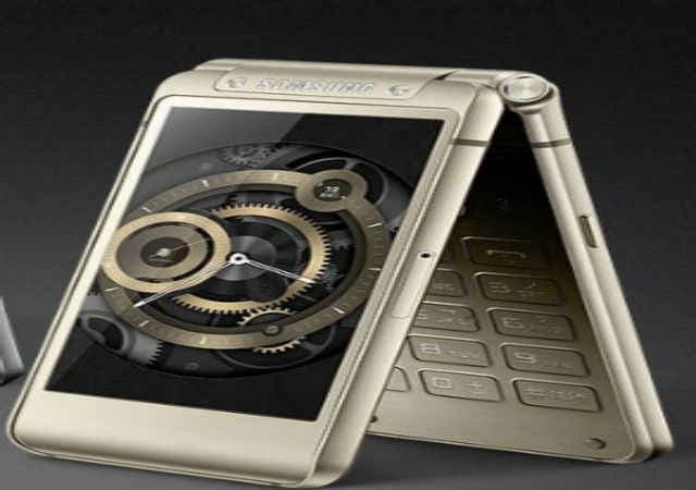 Samsung ने लांच किया ड्यूल डिस्पले वाला स्मार्टफोन