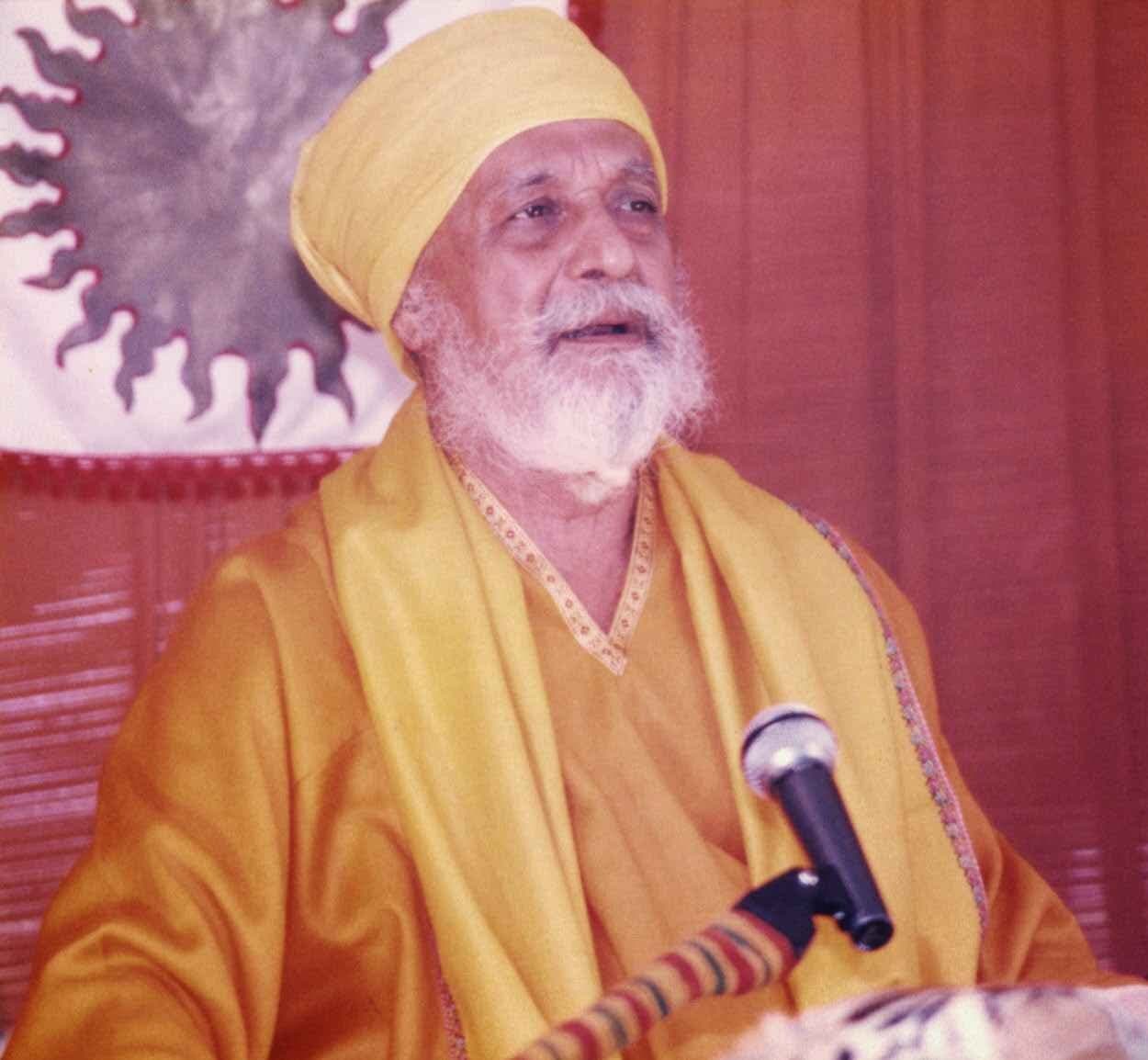 खामोशी से समाज के हो जानेवाले ही असली नायक