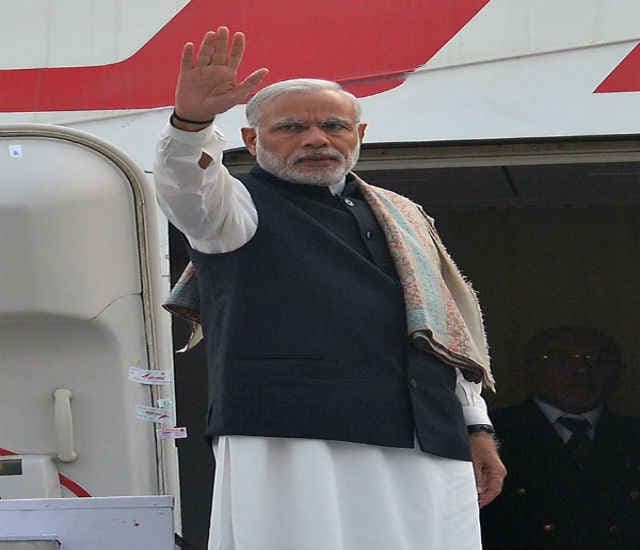 पेरिस रवाना हुए प्रधानमंत्री मोदी, "जलवायु परिवर्तन" सम्मेलन में लेंगे हिस्सा