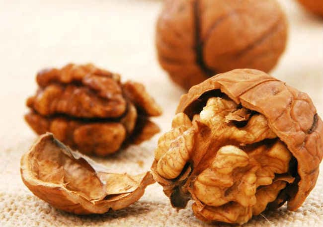अखरोट में 21 प्रतिशत कम है कैलोरी, आराम से खाइये