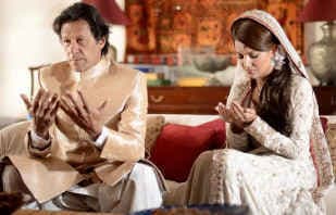 PIA पायलट ने रेहम खान को कॉकपिट में बैठाया, जांच शुरू