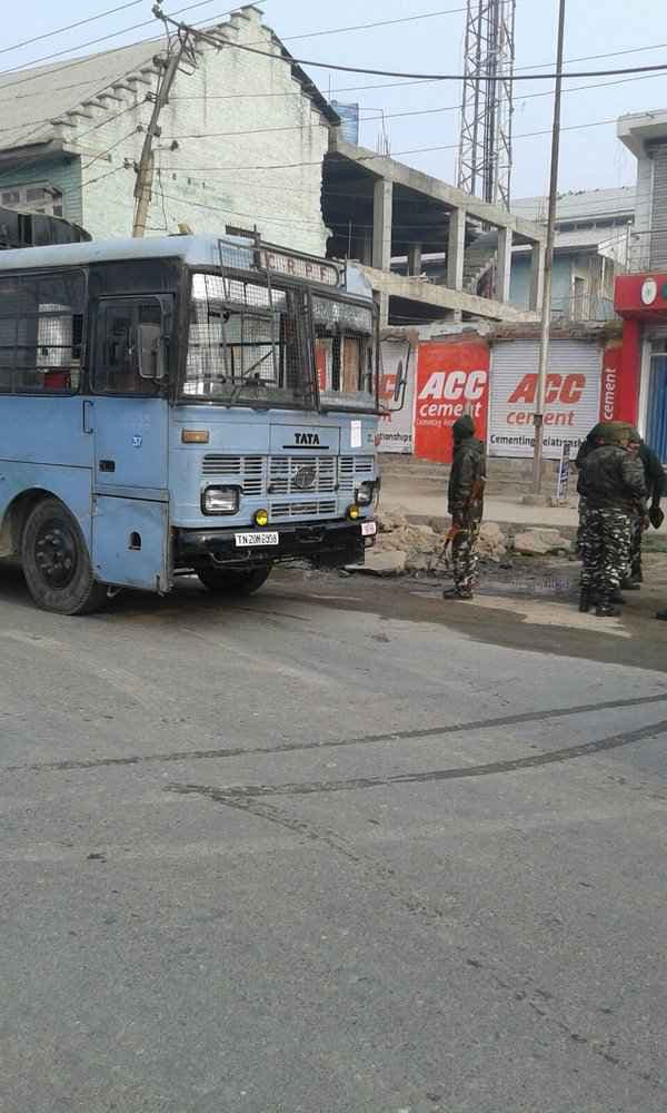 जम्मू-कश्मीर : अनंतनाग में आतंकी हमला, पांच जवान घायल