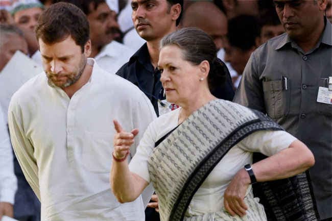 सोनिया-राहुल को 19 दिसंबर को अदालत में पेश होने का आदेश