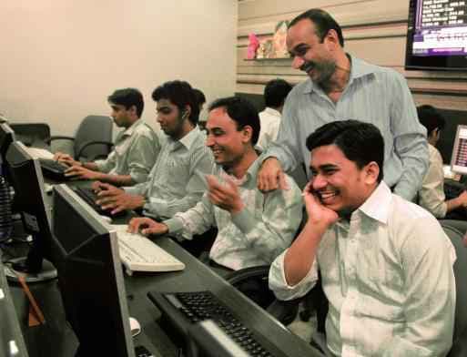 कई दिनों बाद बाजार में रौनक, सेंसेक्स 216 अंक चढ़ा