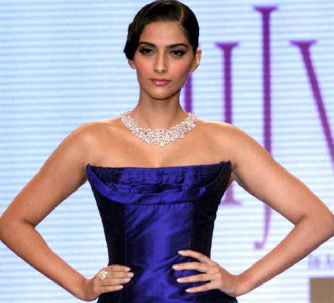 सोनम कपूर भी हो चुकी हैं नस्लवाद को शिकार