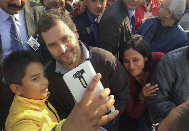 राहुल गांधी ने लिट्टी-चोखा का लुत्फ उठाया, सेल्फी भी ली