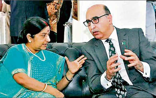 बड़े धोखे हैं इसलामाबाद की राह में!