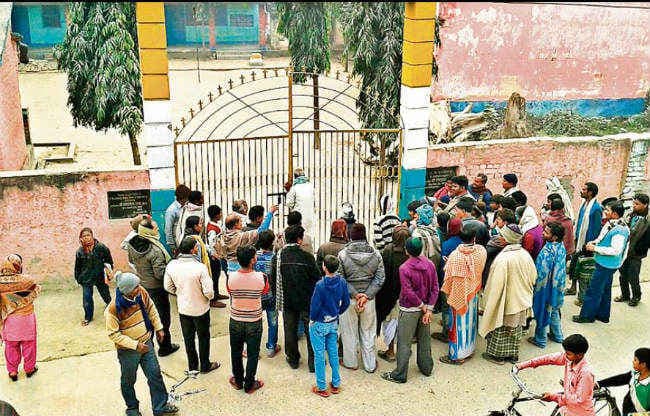 गोपालगंज में ग्रामीणों का फरमान : विधवा के हाथ से बना मिड डे मील खाने पर बैन