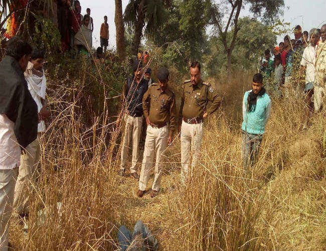 OMG ! दुष्कर्म के बाद महिला की गरदन काट ले भागे दरिंदे