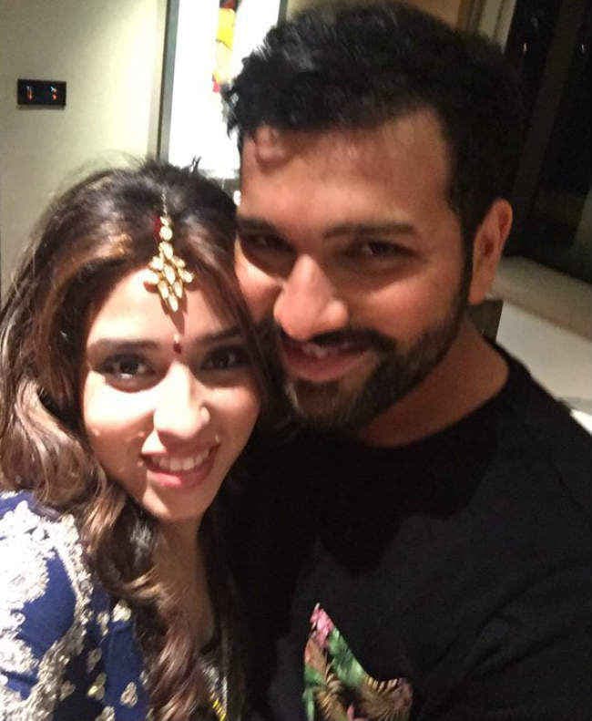 फ्रांस में हनीमून मना रहे हैं रोहित-रितिका, फैंस को किया वीडियो मैसेज