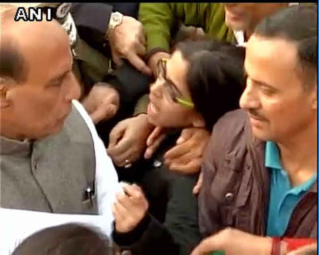 सिपाही के परिवार को ही क्यों होता है रोना?