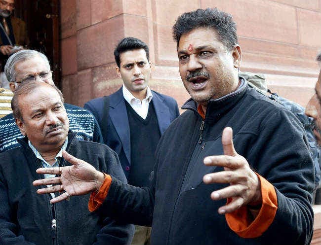 भाजपा ने कीर्ति आजाद के खिलाफ की कार्रवाई, पार्टी से निलंबित